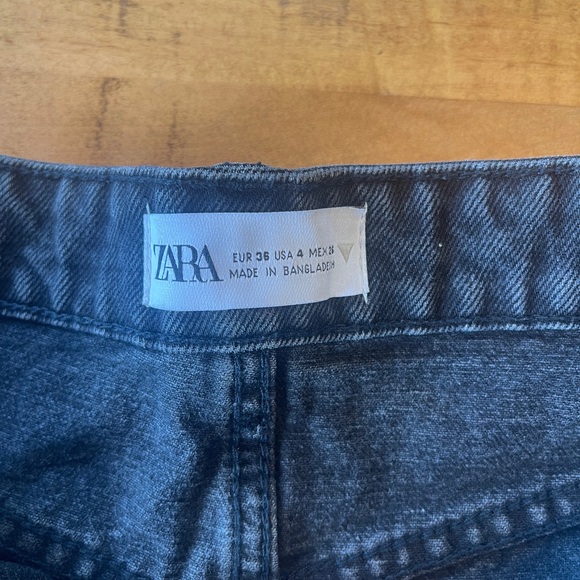 Zara high-rise black destroyed denim short - Picture 3 of 4